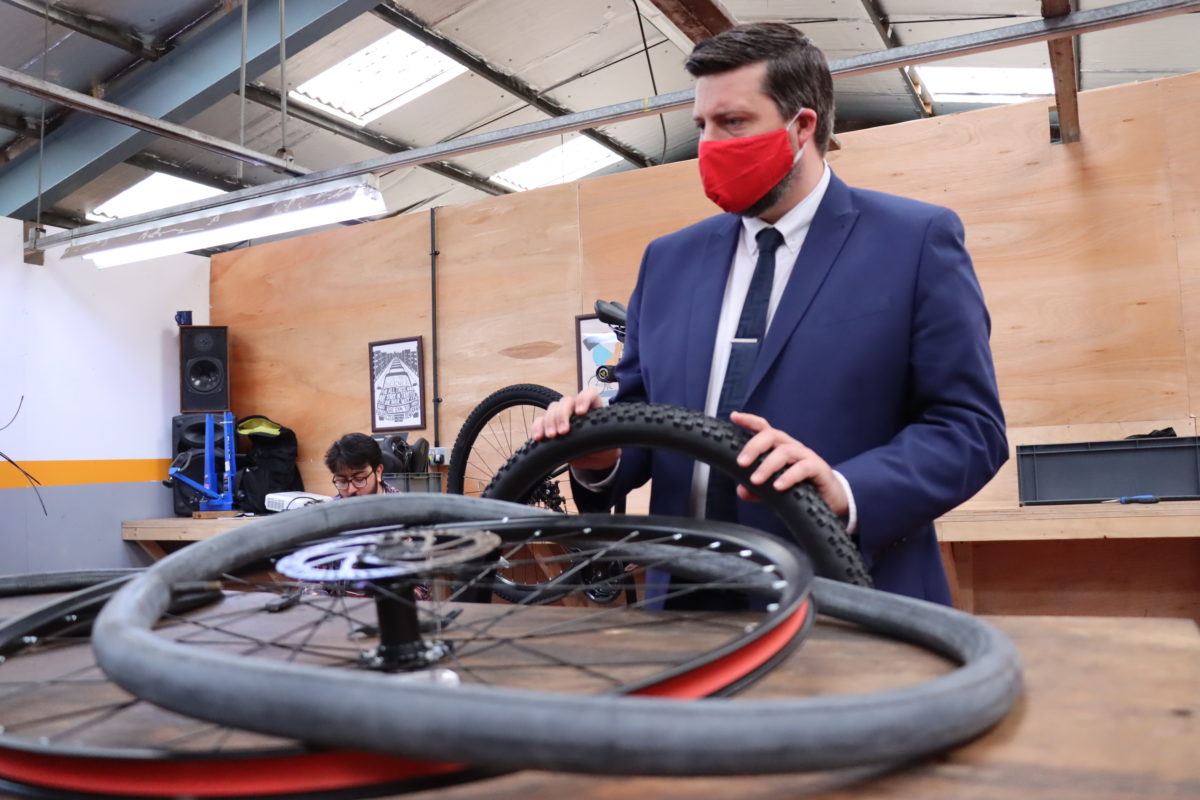 Minister for Youth Employment and Training Jamie Hepburn visits Venture Trust